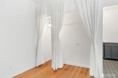 7 Harrison Street Seattle WA 98109