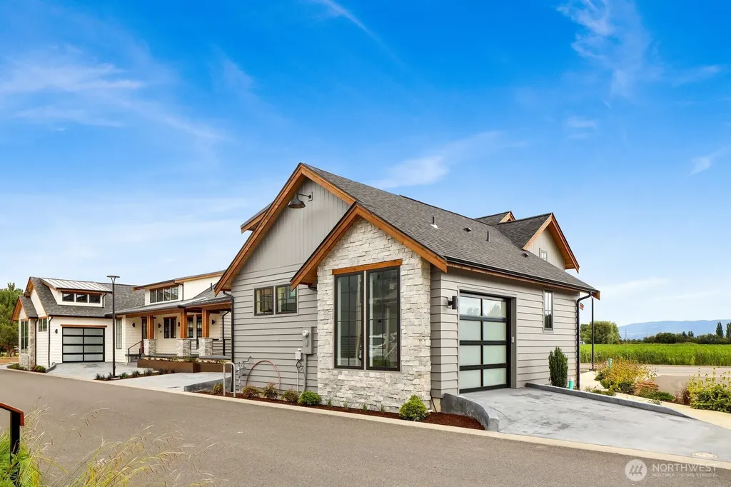 231 Skipping Stone Loop Lynden WA 98264