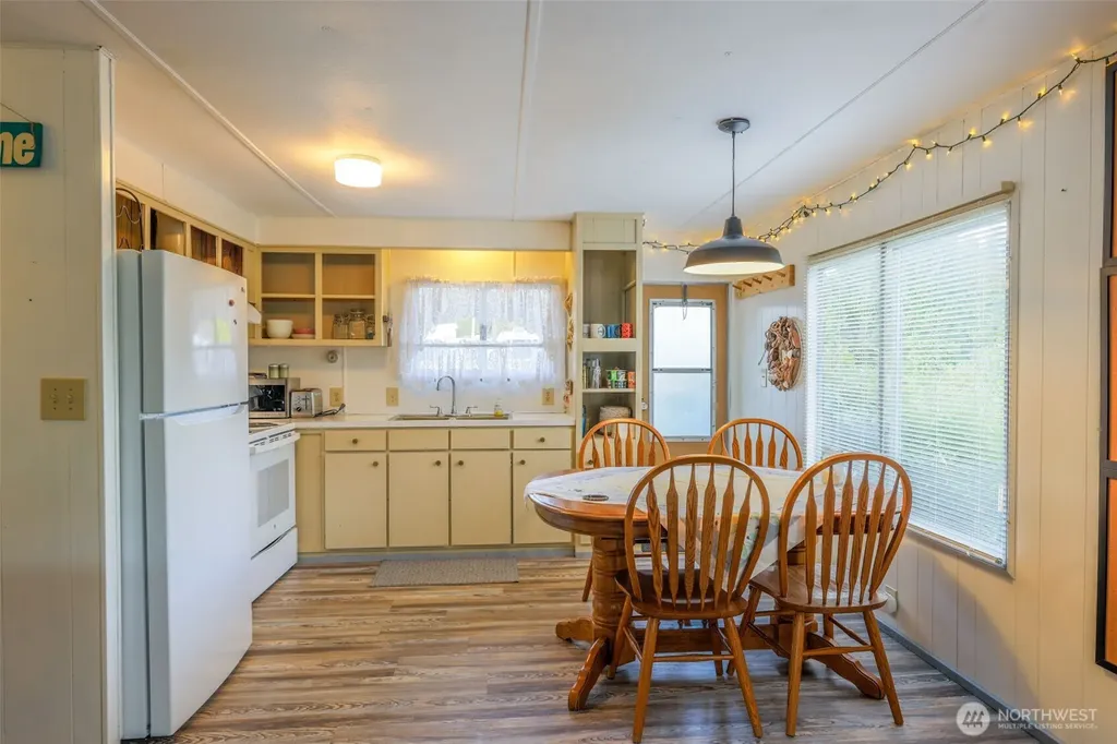 2446 S Pleasant Drive Westport WA 98595