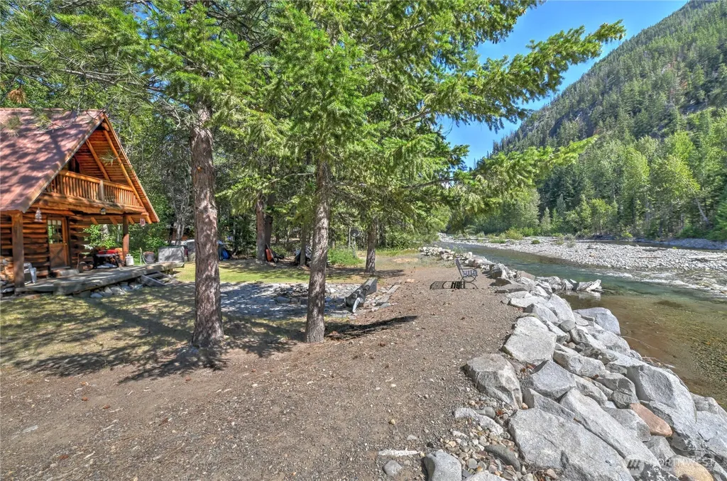 26 Mercer Road Mazama WA 98833