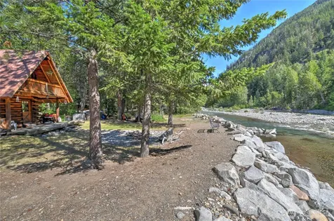 26 Mercer Road Mazama WA 98833