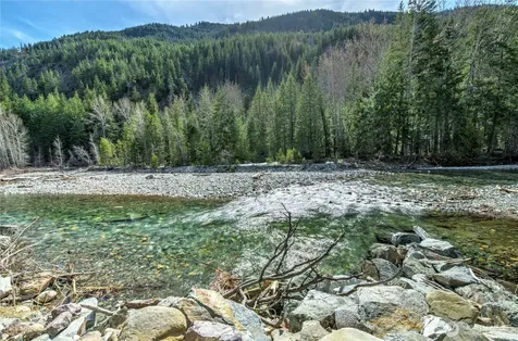 26 Mercer Road Mazama WA 98833