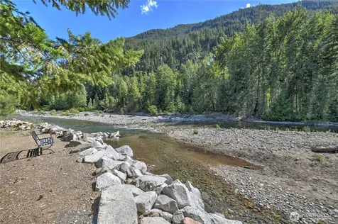 26 Mercer Road Mazama WA 98833