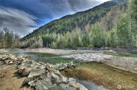 26 Mercer Road Mazama WA 98833