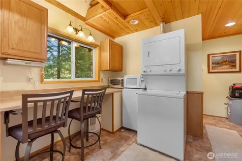 26 Mercer Road Mazama WA 98833