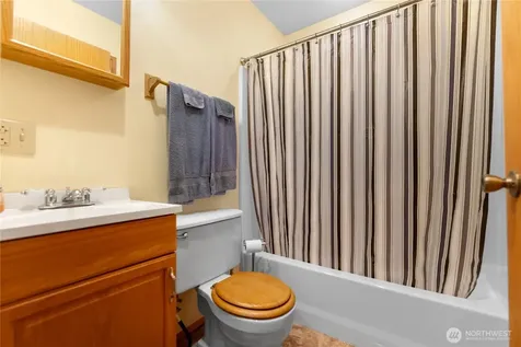 26 Mercer Road Mazama WA 98833