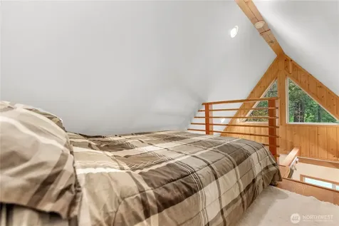 26 Mercer Road Mazama WA 98833