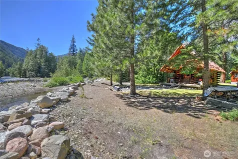 26 Mercer Road Mazama WA 98833
