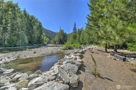 26 Mercer Road Mazama WA 98833