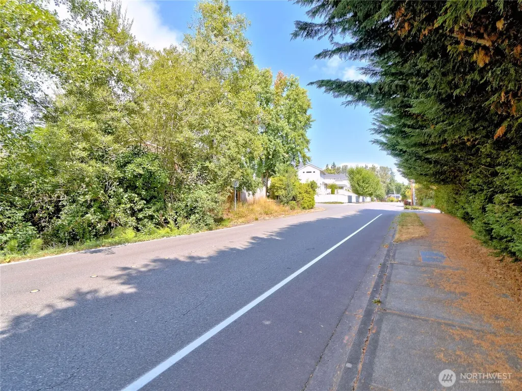 17204 Northup Way Bellevue WA 98008