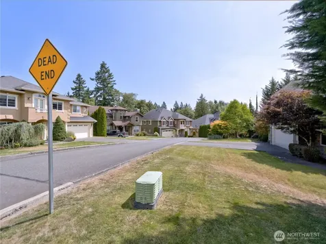17204 Northup Way Bellevue WA 98008