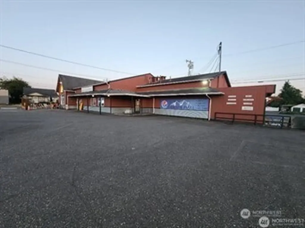 203 W Main Street Elma WA 98541