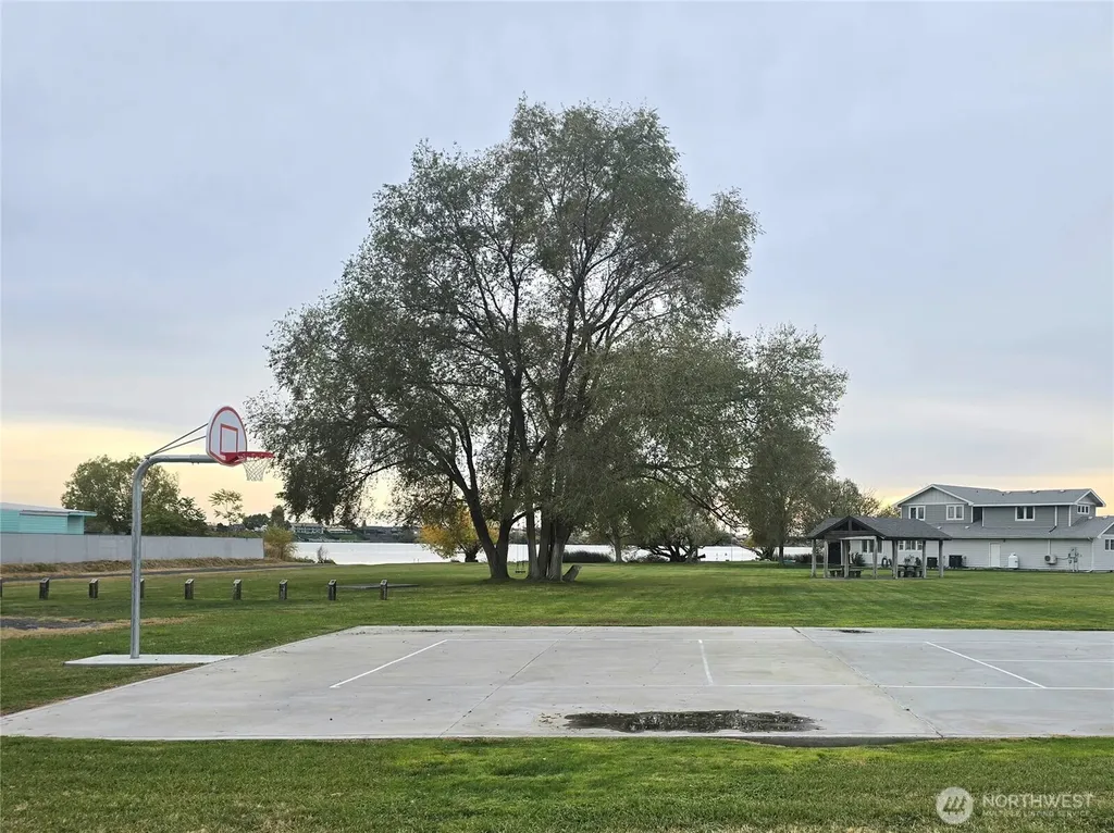 2053 H.2 Road Moses Lake WA 98837