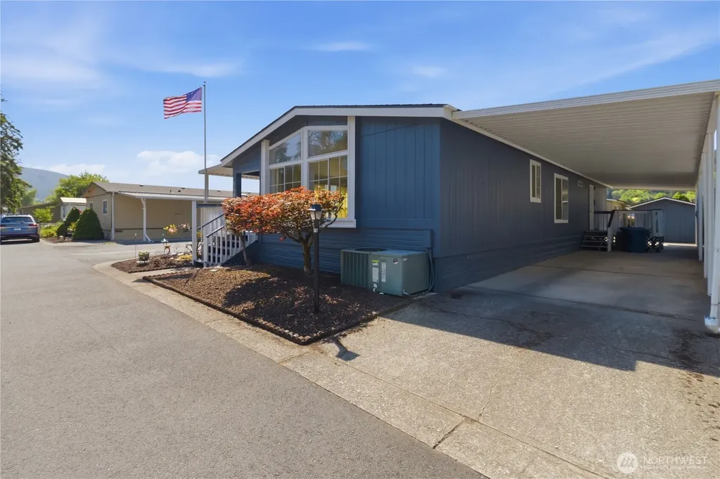 318 Peacock Lane Kelso WA 98626