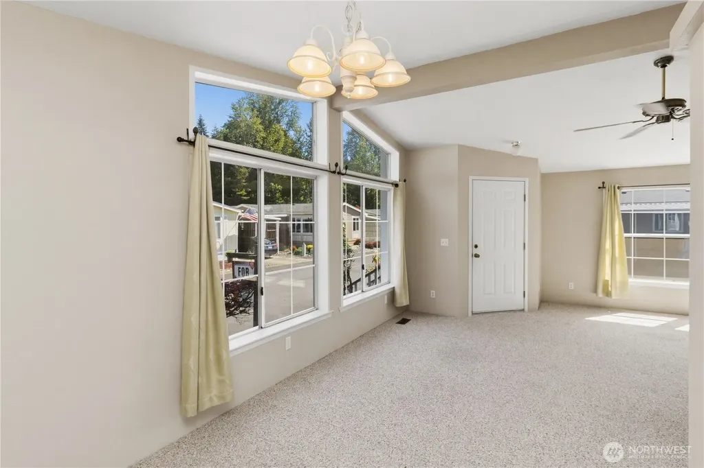318 Peacock Lane Kelso WA 98626