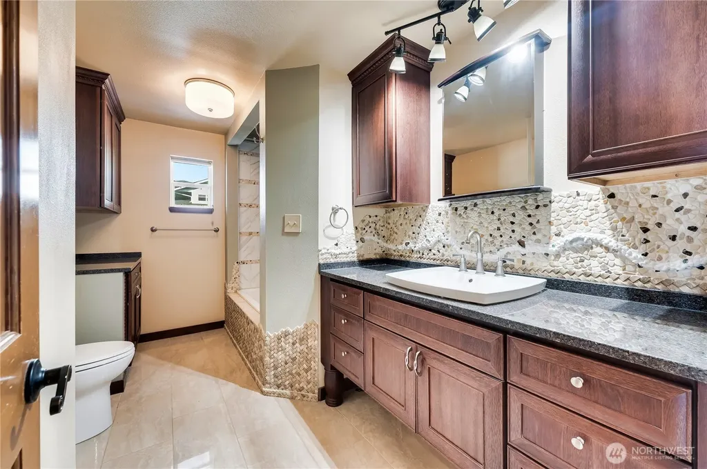 212 Grandview Avenue Camano Island WA 98282