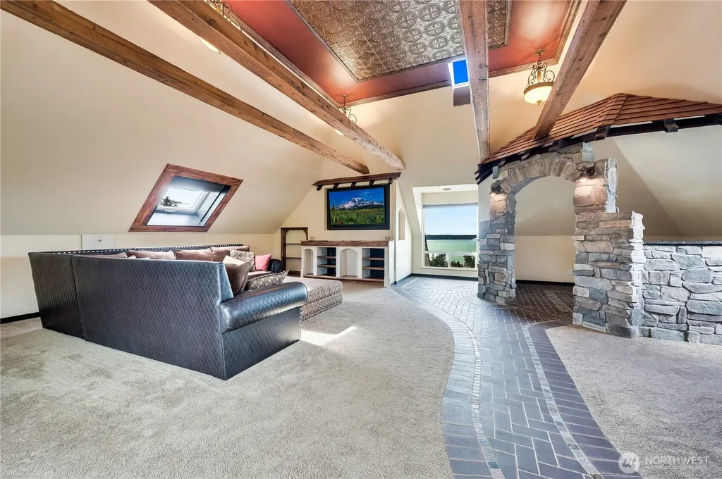 212 Grandview Avenue Camano Island WA 98282