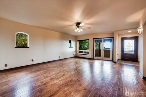 212 Grandview Avenue Camano Island WA 98282