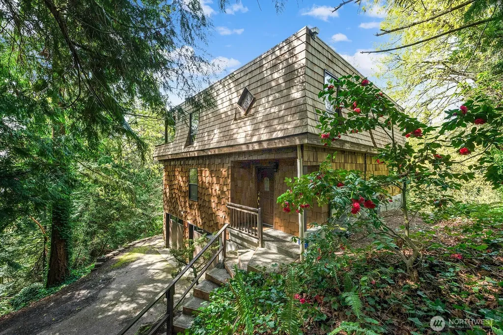 13133 66th Place NE Kirkland WA 98034