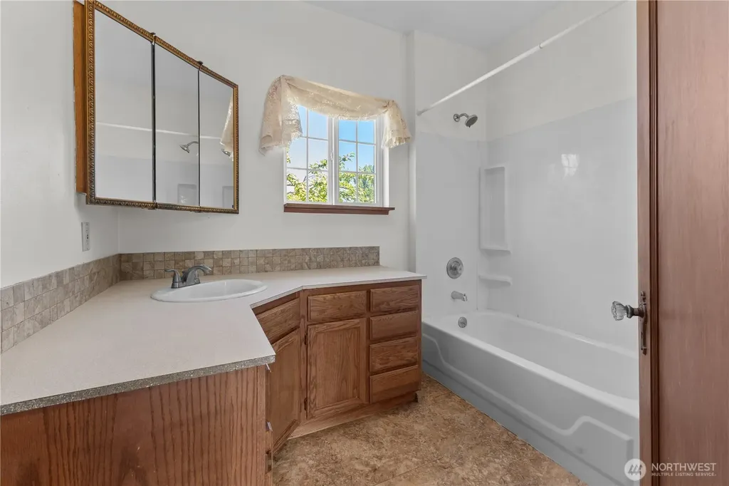 1676 Collins Road Buckley WA 98321