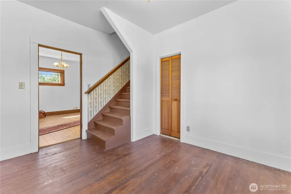 1676 Collins Road Buckley WA 98321