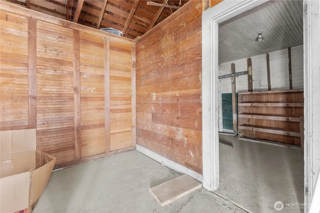 1676 Collins Road Buckley WA 98321