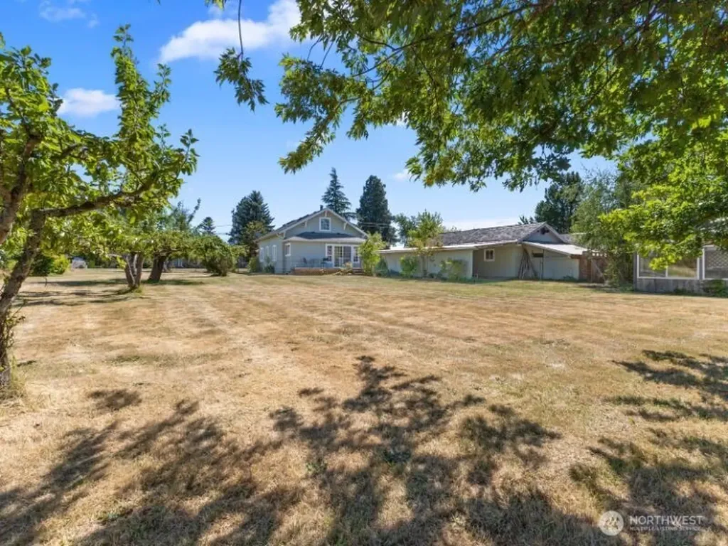 1676 Collins Road Buckley WA 98321