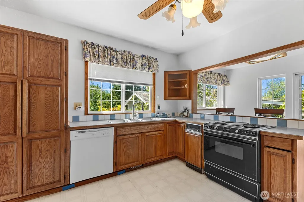 1676 Collins Road Buckley WA 98321