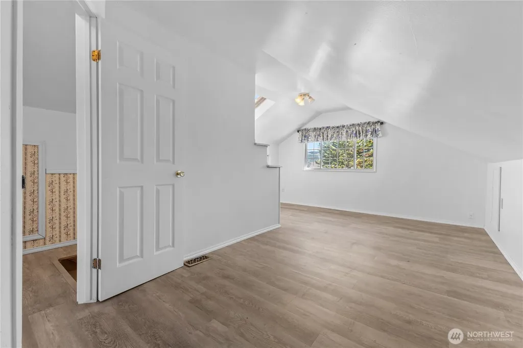 1676 Collins Road Buckley WA 98321