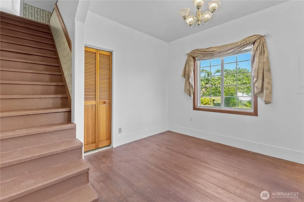 1676 Collins Road Buckley WA 98321