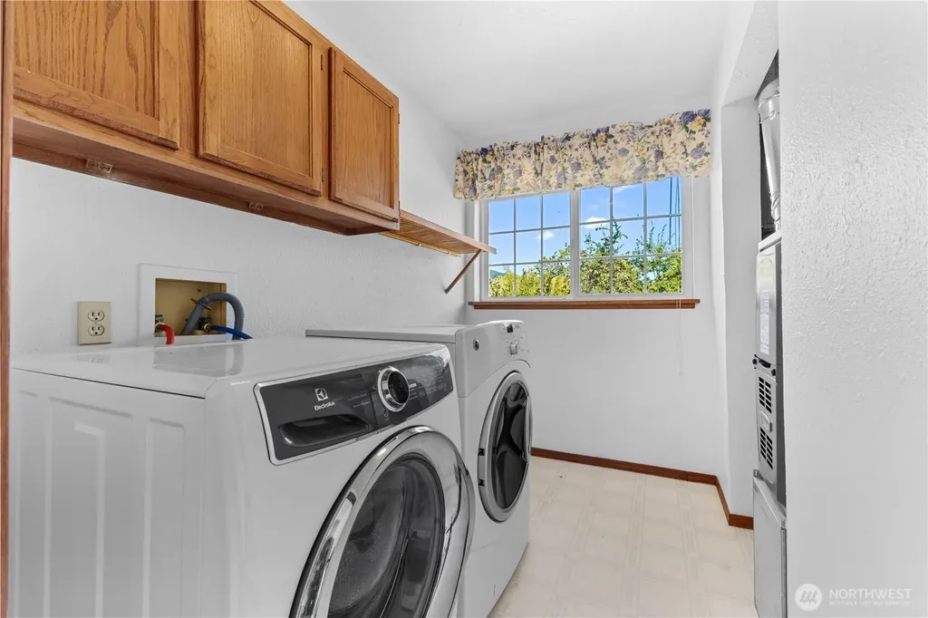1676 Collins Road Buckley WA 98321