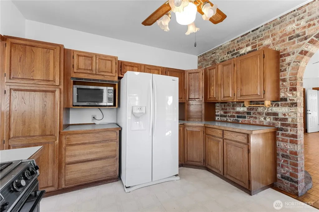 1676 Collins Road Buckley WA 98321