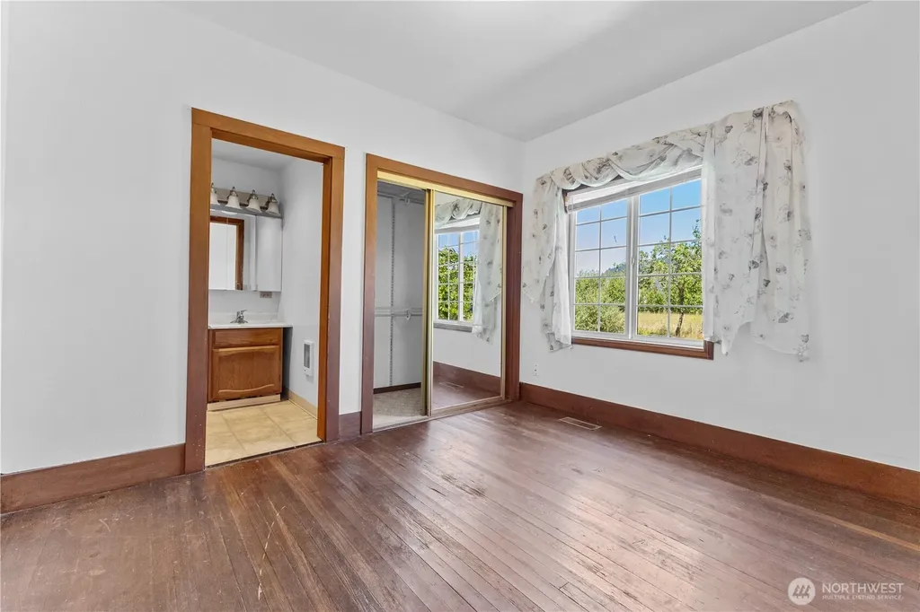 1676 Collins Road Buckley WA 98321