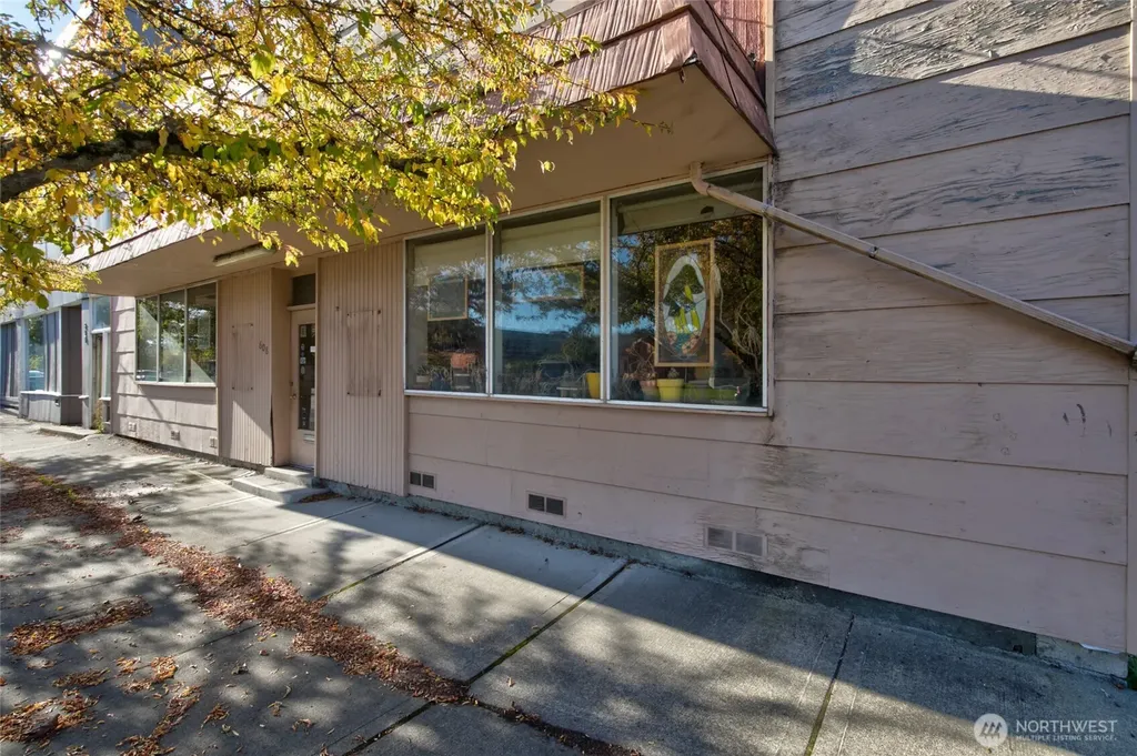 608 8th Street Hoquiam WA 98550