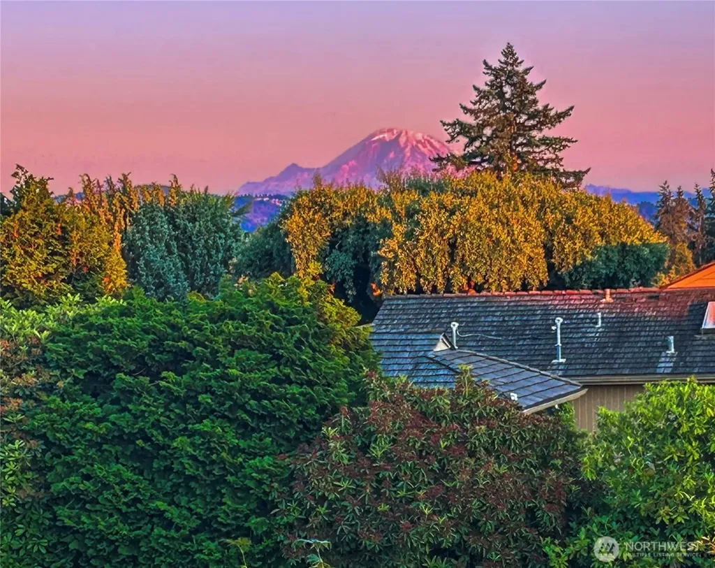9501 NE 13th Street Clyde Hill WA 98004