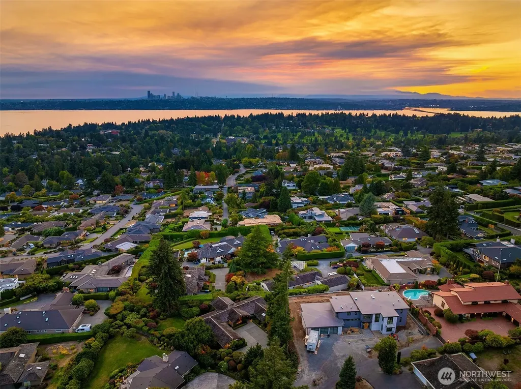 9501 NE 13th Street Clyde Hill WA 98004