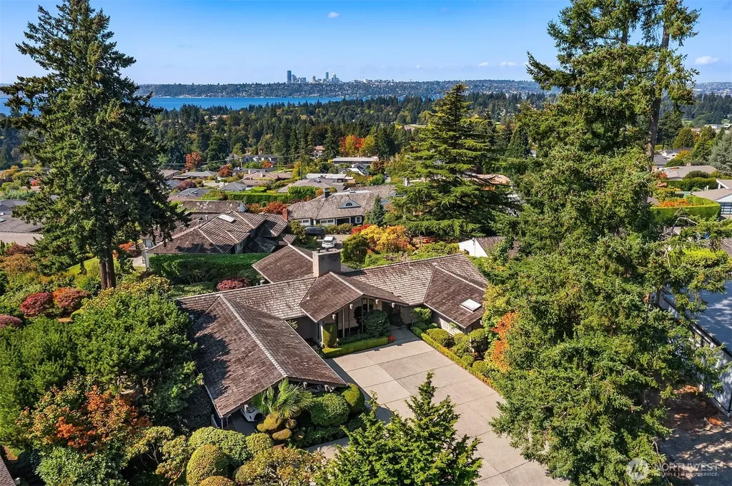 9501 NE 13th Street Clyde Hill WA 98004