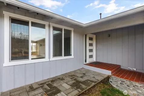 2312 Fairway Lane Oak Harbor WA 98277