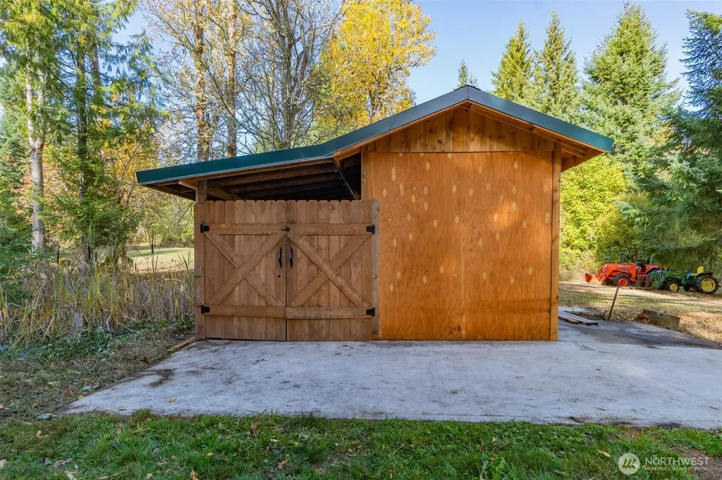 17328 Mulqueen Road SE Rainier WA 98576