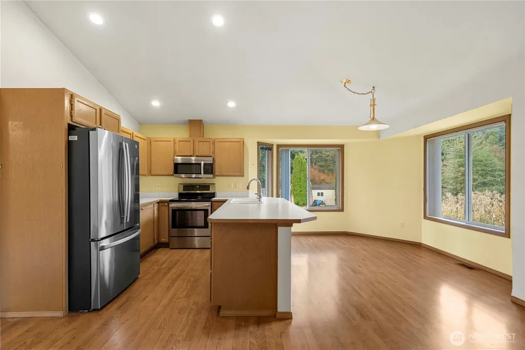 21103 16th Street E Lake Tapps WA 98391