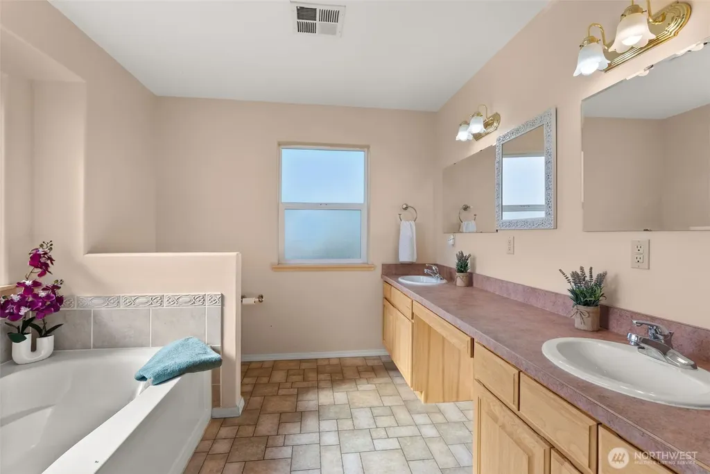 395 Ceres Hill Road Chehalis WA 98532