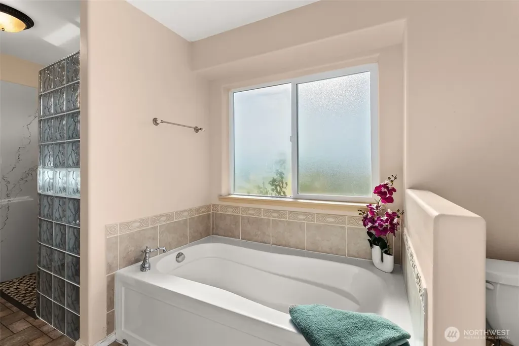 395 Ceres Hill Road Chehalis WA 98532