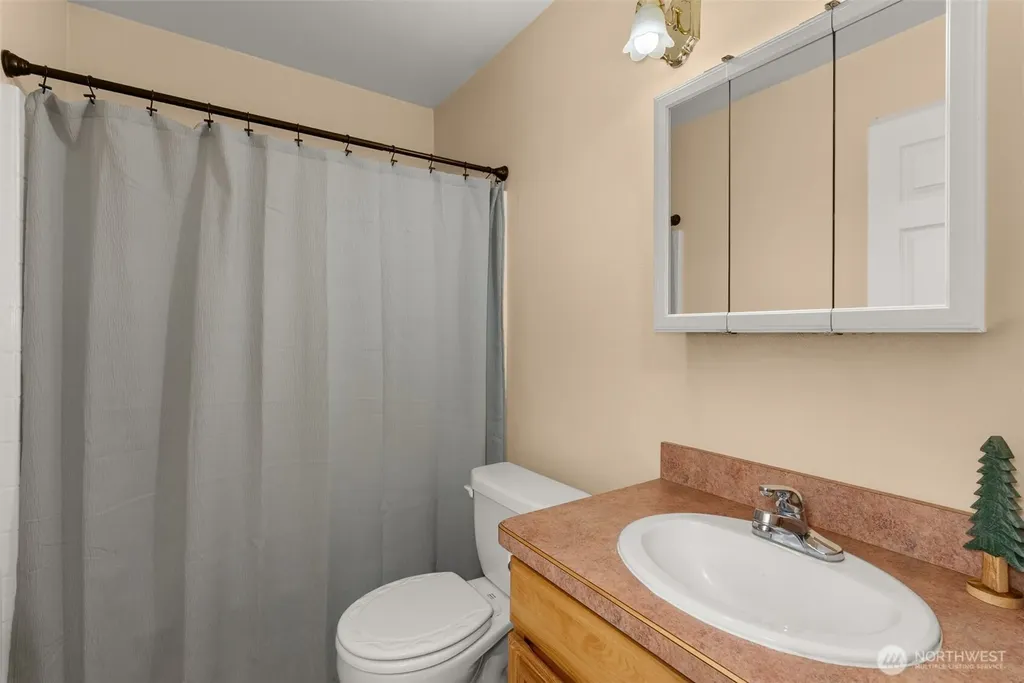 395 Ceres Hill Road Chehalis WA 98532