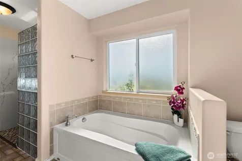 395 Ceres Hill Road Chehalis WA 98532