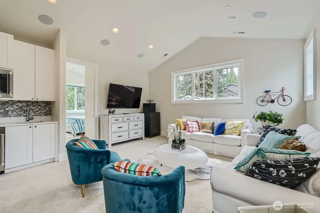2121 109th Avenue SE Bellevue WA 98004