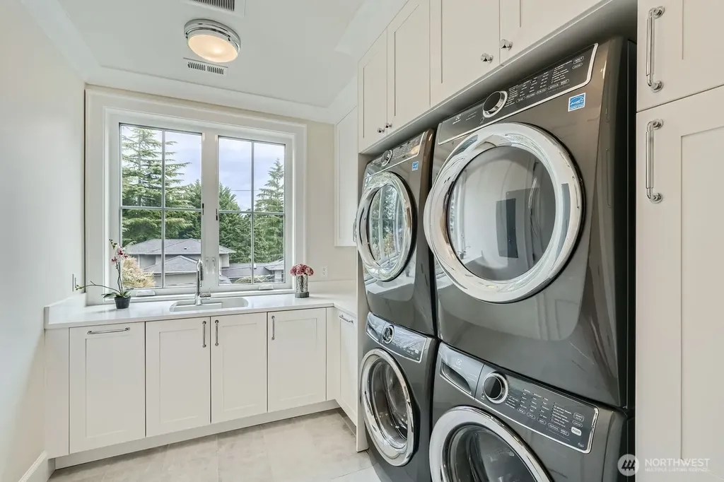 2121 109th Avenue SE Bellevue WA 98004