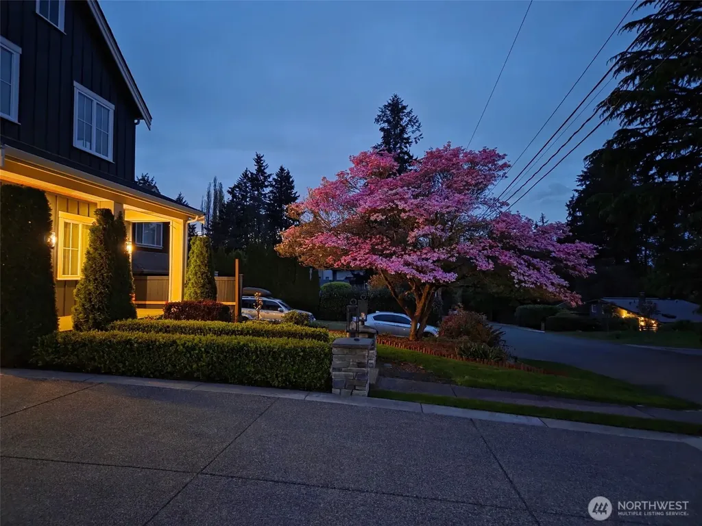 2121 109th Avenue SE Bellevue WA 98004