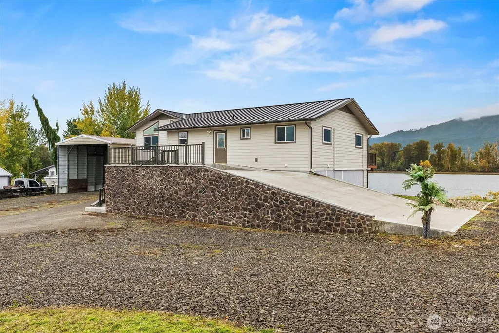 277 W Sunny Sands Road Cathlamet WA 98612