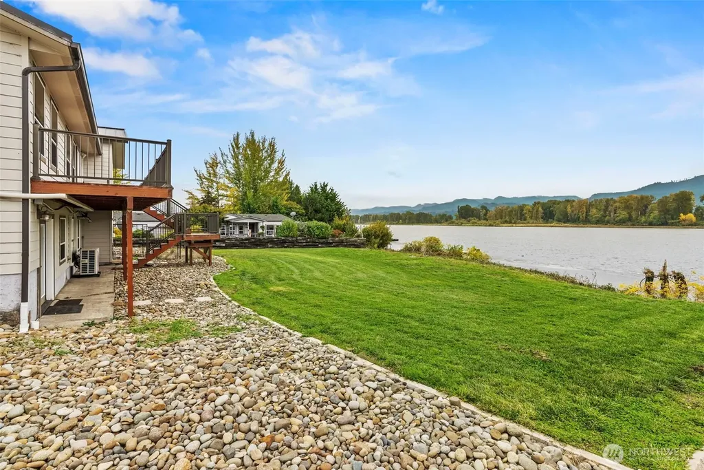 277 W Sunny Sands Road Cathlamet WA 98612