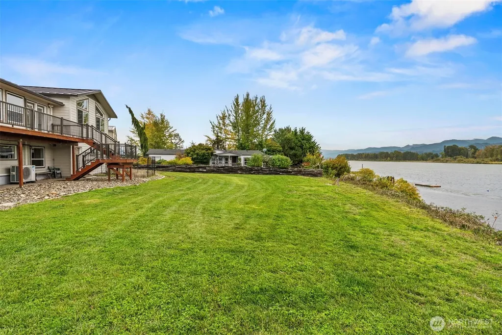 277 W Sunny Sands Road Cathlamet WA 98612